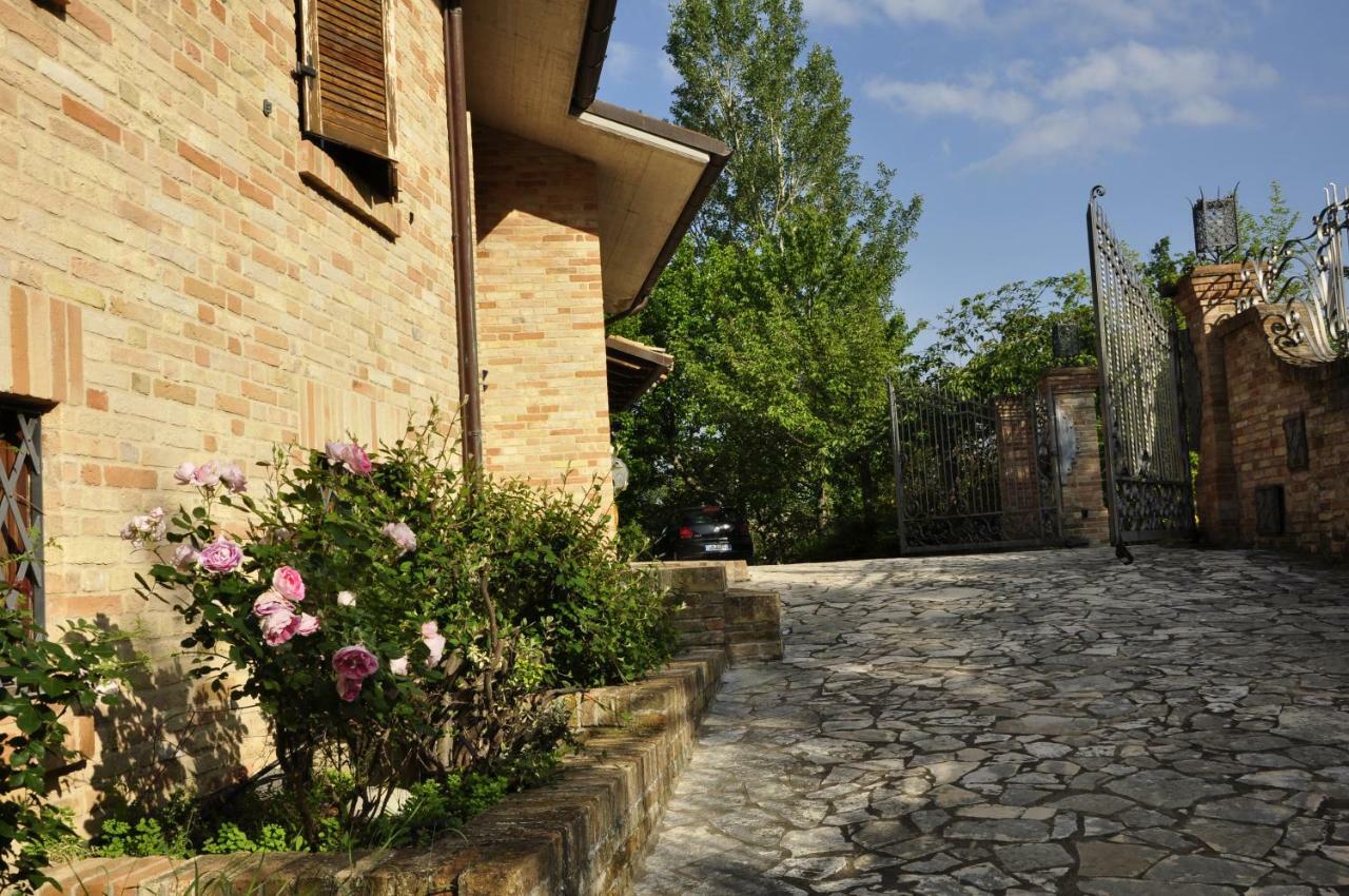 Luci Sui Monti Bed & Breakfast Sarnano Bagian luar foto