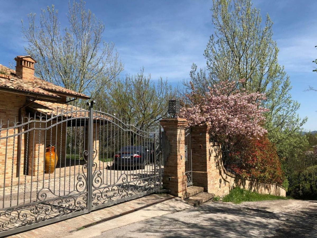 Luci Sui Monti Bed & Breakfast Sarnano Bagian luar foto