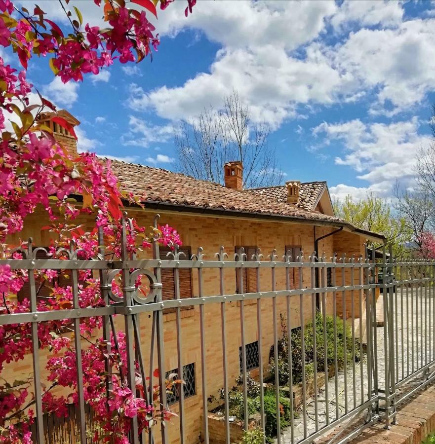 Luci Sui Monti Bed & Breakfast Sarnano Bagian luar foto
